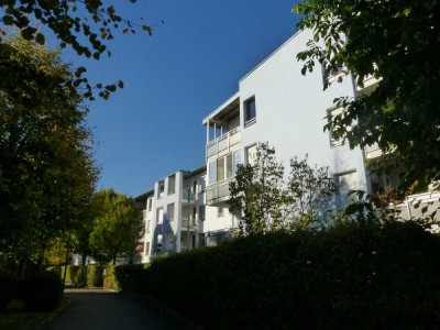 GEPFLEGTE WOHNUNG MIT AUFZUG, EINBAUKÜCHE, BAD MIT FENSTER, BALKON - DIREKT AM ILSESEE GELEGEN!