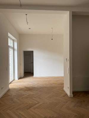 Erstbezug nach Sanierung, Terrassenwohnung im denkmalgeschützten Altbau in Düsseldorf Unterbilk...