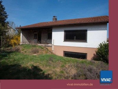 Großer Bungalow in sehr guter Wohnlage - bereits entkernt für Ihren Ausbautraum. Provisionsfrei.
