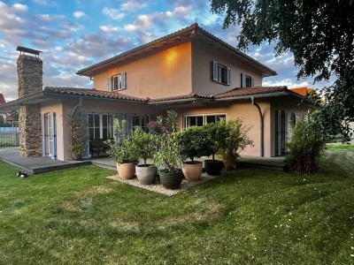 Mediterrane Villa mit Doppelgarage,Cottage und Baugrundstück