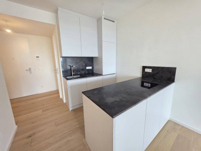 Erstbezug mit Luxusküche im 16.OG | U2 | XL-Balkon