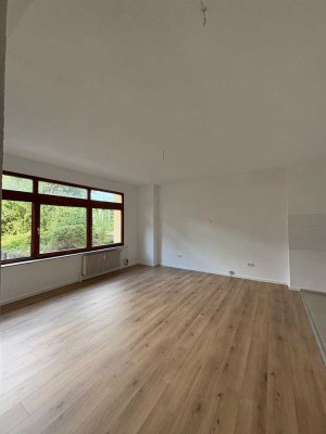 Frisch sanierte 2-Zimmer Wohnung mit 2 Stellplätzen in Kirchheim u. Teck