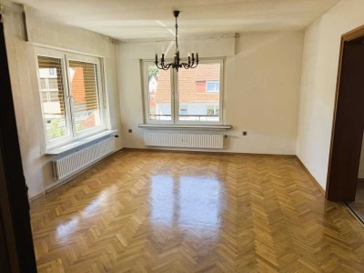 Helle 4-Zimmer-Eigentumswohnung mit zwei Balkonen & Gartenanteil – zentral in Marburg