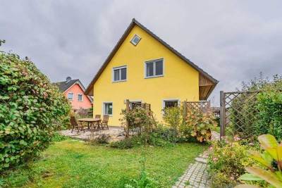Wohlfühlen leicht gemacht – charmantes EFH mit Kamin, Terrasse & großem Garten