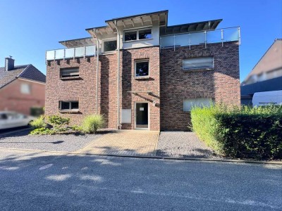Neuwertige ETW mit Terrasse, Garten, Einbauküche und Tiefgarage in Kleve am Waldrand