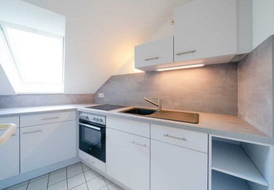 Renovierte  2-RW * DG *Lift * moderne EBK * TG-SP * Bad mit Wanne * 2 Balkone * Fußbodenheiz. *TOP