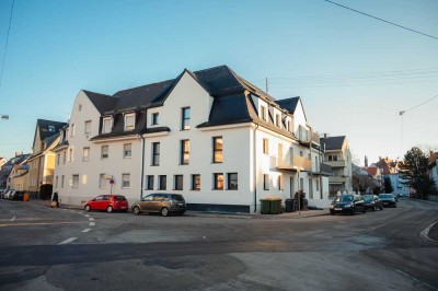 Erstbezug nach Sanierung mit Terrasse: Geschmackvolle 3-Zimmer-Wohnung