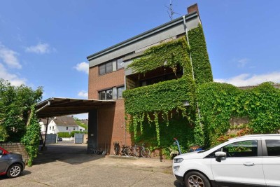 Solides Mehrfamilienhaus mit Entwicklungspotenzial und Grundstücksreserve in Köln-Rodenk