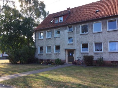 Charmante, frisch renovierte 3-Zimmer-Dachgeschosswohnung mit ca. 49,24 m² in gepflegtem Mehrfamilie