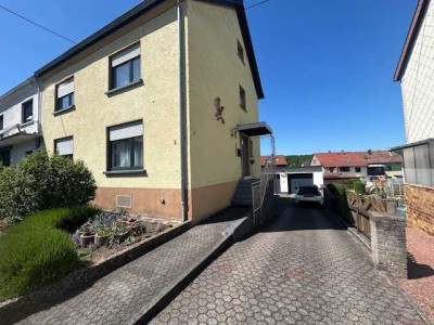 Schöne und wohnliche 3-Raum-Erdgeschosswohnung mit EBK in Spiesen-Elversberg