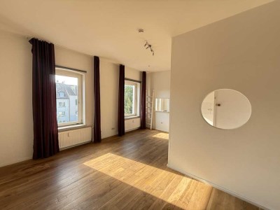 Ideale und Lichtdurchflutete 1 Raum- Wohnung *direkt an der Rü*