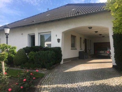 Saniertes Reihenhaus mit fünf Zimmern und EBK in Mainz-Kastel