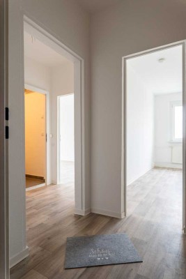 Moderne 2-Raum Wohnung mit Aufzug und Balkon.