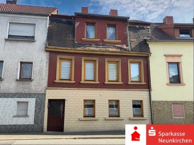Raumwunder - Beidseitig angebautes Ein-Zweifamilienhaus mit Garten