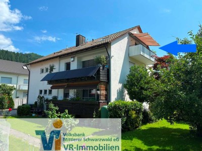 Sonniges Wohnglück! 3-Zimmer-Dachgeschosswohnung mit Balkon, Gartenanteil und Carport in Hausach