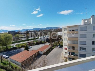 Verglaster Balkon mit herrlichem Ausblick auf die Ach