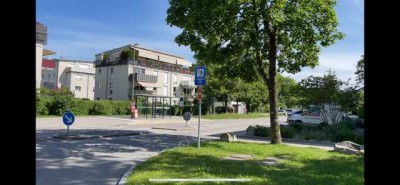 Ruhige 2-Zi Whg mit voller Ausstattung, guter Energieklasse & Balkon nahe U6/TUM