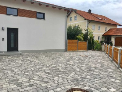 Exklusive, neuwertige 2,5-Zimmer-Terrassenwohnung  in Berglern