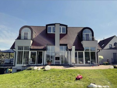 Architekten Villa in Kürten Dürscheid mit Traumausblick, Sauna, separater Wohneinheit zu vermieten.