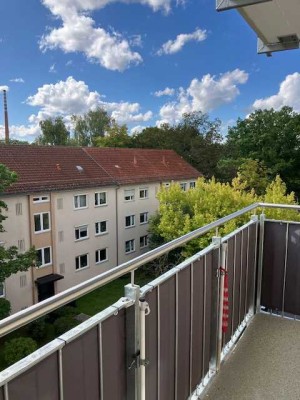 Ruhiges Wohnen in Langwasser ! Hübsche 3-Zimmer-Wohnung mit großem Balkon