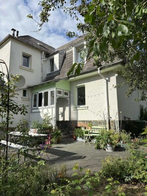 Preiswerte, gepflegte 5,5-Raum-Doppelhaushälfte mit EBK in Hof Innenstadt