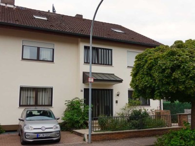 Schön geschnittene 3 Zimmer Dach-Wohnung mit großem Süd-Balkon in Mühlheim-Lämmerspiel