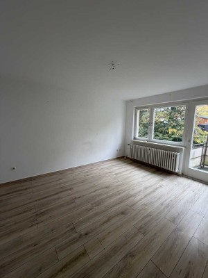 Schöne, helle 2-Zimmer-Wohnung im Grünen – mit Balkon und Keller