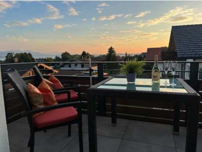 Wundnerschöne möblierte Wohnung über den Dächern von Chieming