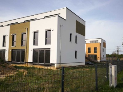 *ERSTBEZUG* Effizienzhaus 40 Plus in sehr schöner Lage
