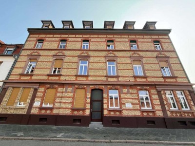 Helle Altbauwohnung mit hohen Decken und vielseitiger Raumaufteilung