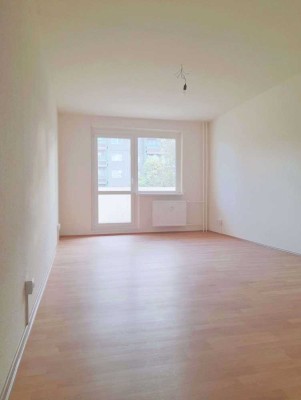 Ideale Singlewohnung für Pendler, Senioren & Studenten + Balkon + Laminat **EBK-Option auf Wunsch**