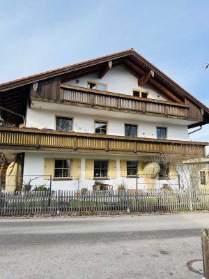 Charmante 3,5-Zimmer-Dachgeschoßwohnung mit Bergblick