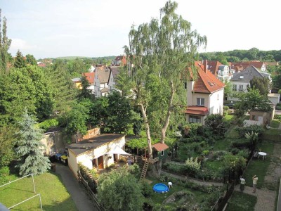 Ruhig. Großzügiges Wohnen mit herrlichem Weitblick. Große Dachterrasse.