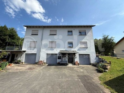 Idyllisches Zweifamilienhaus in guter Lage mit besonderer  Gartenanlage