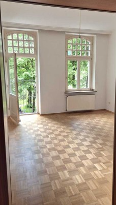 Charmante 4-Zimmer-Altbauwohnung mit Balkon