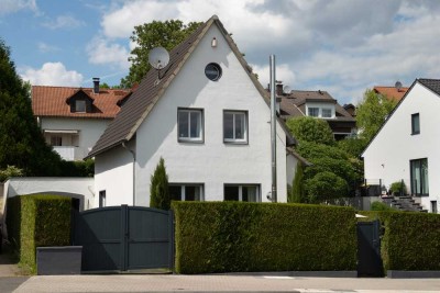 Fein, klein, mein! Charmantes Haus auf großzügigem Grundstück