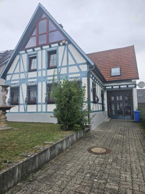 2100 € - 220 m² - 9.0 Zi.