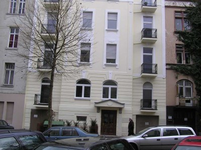 Schöne Altbauwohnung mit Einbauküche & 2 Balkone