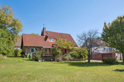 Engel & Völkers: Hier wachsen Träume – Haus mit großem Garten für die ganze Familie