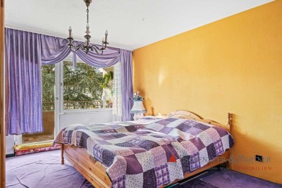 WOHNUNG MIT VIEL POTENTIAL - Renovierungsbedürftige 3 ZiKB mit Balkon, PKW-Stellplatz und Aufzug