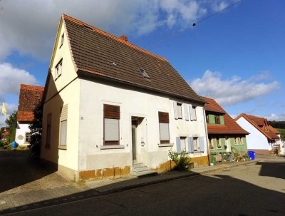 Sanierungsbedürftiges Haus mit großem Grundstück in Neidenstein