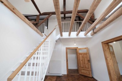 Elegante Dachgeschoss-Galeriewohnung am Nockherberg mit neuer Einbauküche