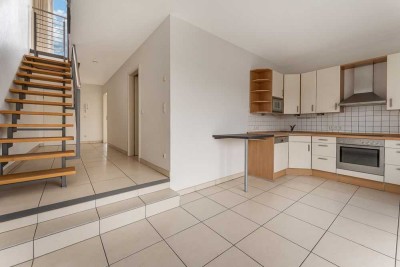 Sofort verfügbar! Lichtdurchflutete Maisonette-Wohnung in ruhiger Lage mit Dachterrasse und Balkon