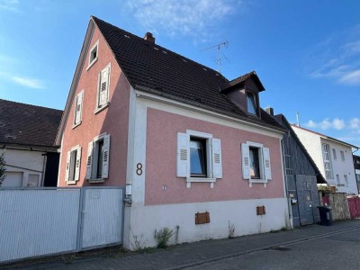 Einfamilienhaus mit Scheune, Garage und Garten auf 620 m² Grundstück