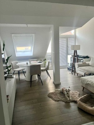 Helle 3-Zimmer-DG-Wohnung mit Balkon und Einbauküche in Ludwigsburg