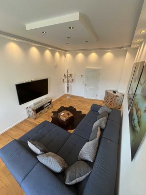 Stilvolle, modernisierte 3-Raum-Wohnung mit gehobener Innenausstattung und EBK in Hannover
