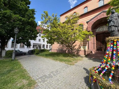 Erstbezug nach Sanierung: 3-Zi.-Wohnung im 2. OG in Friedberg