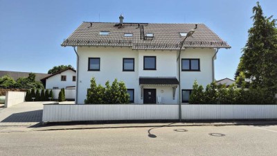 Stilvolle, neuwertige 3-Raum-EG-Wohnung mit geh. Innenausstattung mit Balkon und EBK in Pastetten