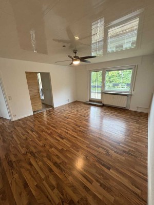 Moderne & helle 3 Zimmer-Wohnung mit Balkon, Klimaanlage und TG-Stellplatz