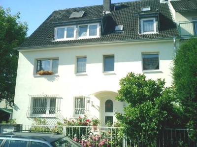 Große 4-Zimmer-Whng. über 2 Etagen, in 2-Fam.-Haus,  Terrasse: 8 m x 2 m,  F.-Eschersheim